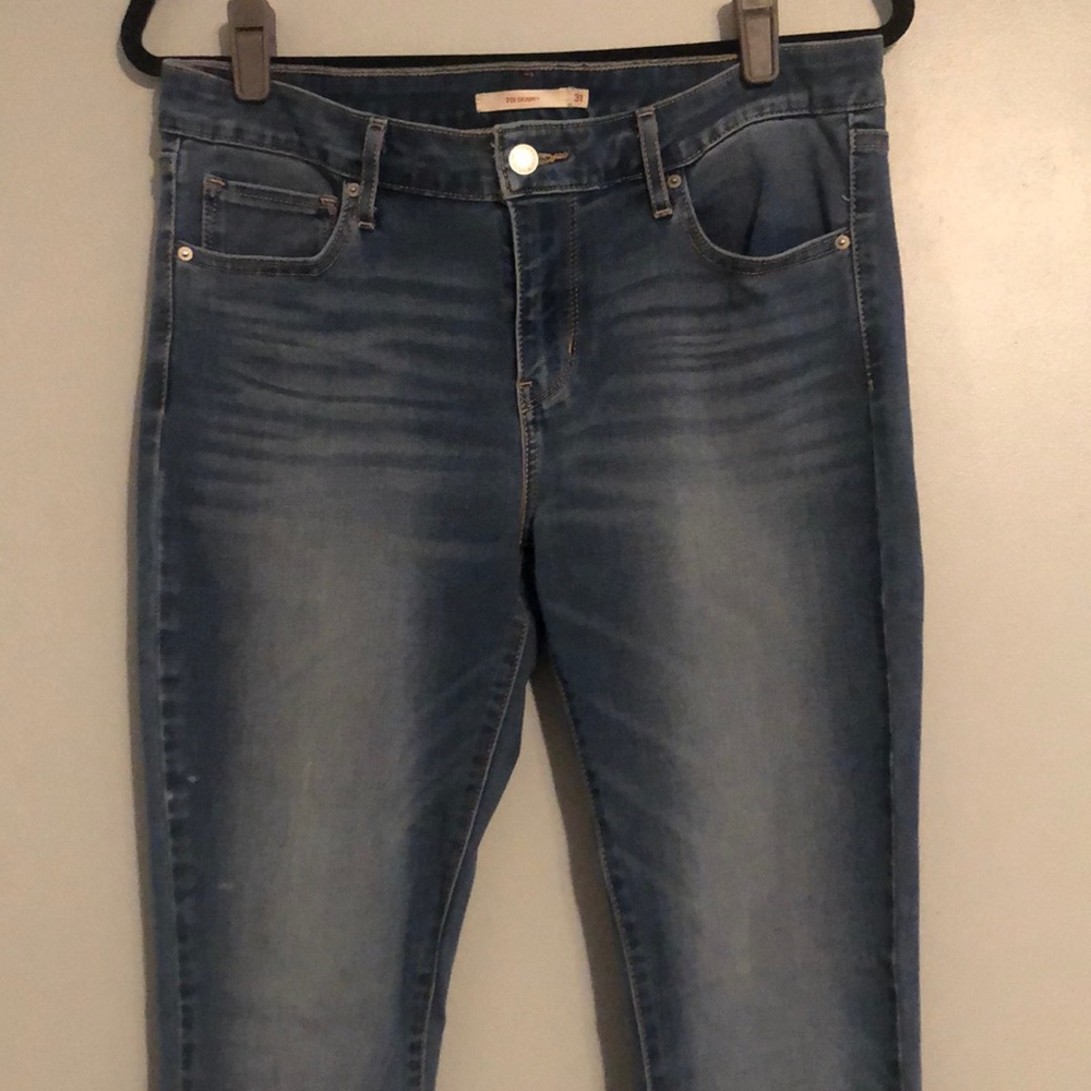 Like New Levi’s 711 Skinny